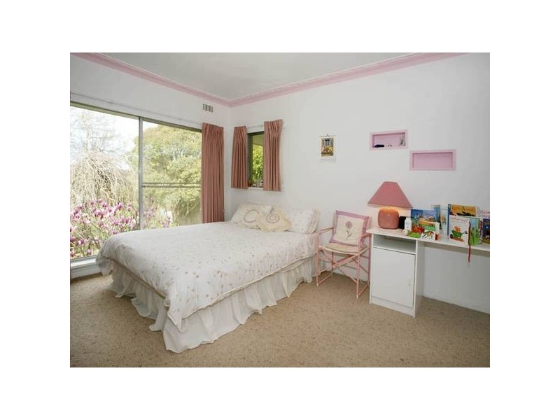 8 Corringham Road, Beaconsfield Upper VIC 3808