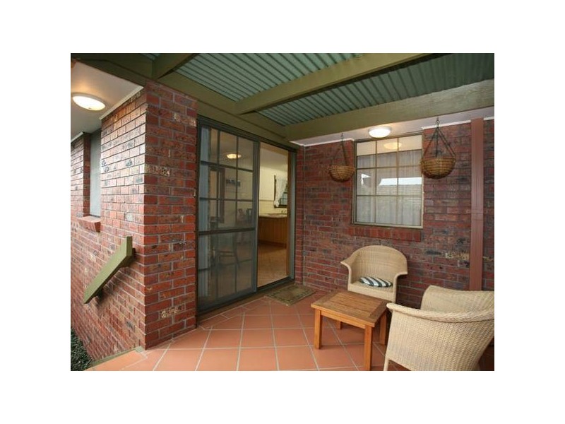 2/34 Wilson Street, Berwick VIC 3806