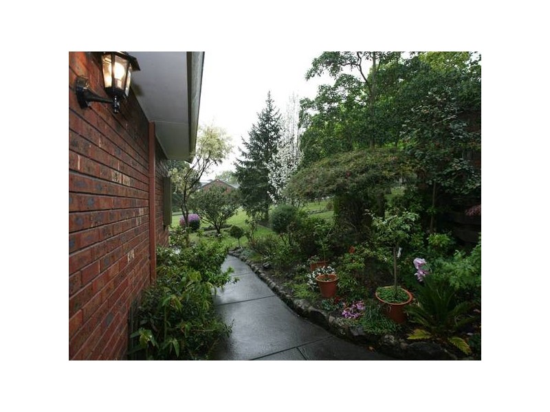 2/34 Wilson Street, Berwick VIC 3806