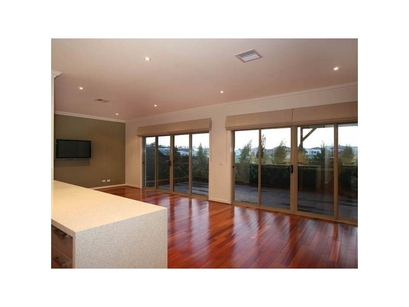 4/25 Canberra Avenue, Berwick VIC 3806