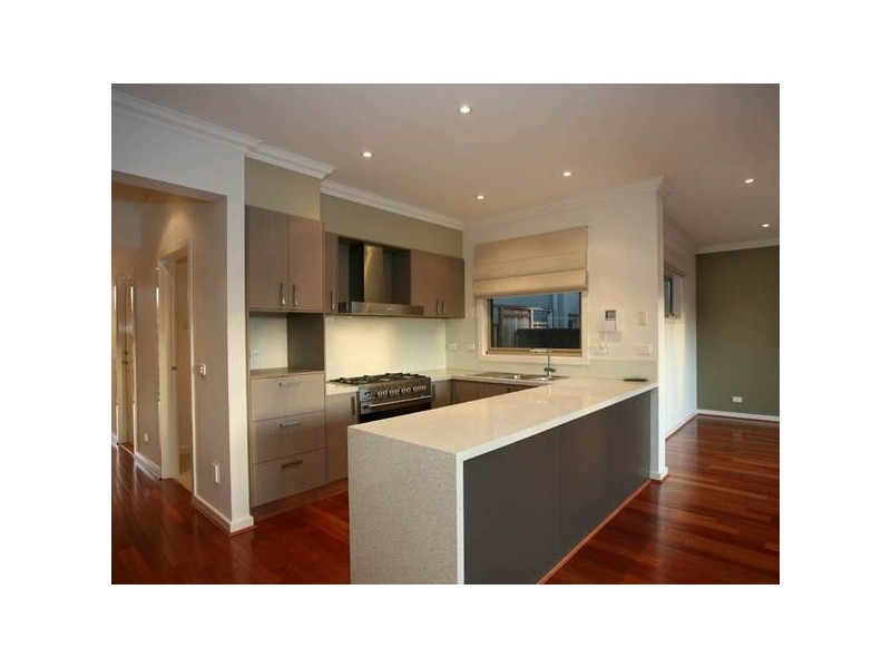 4/25 Canberra Avenue, Berwick VIC 3806