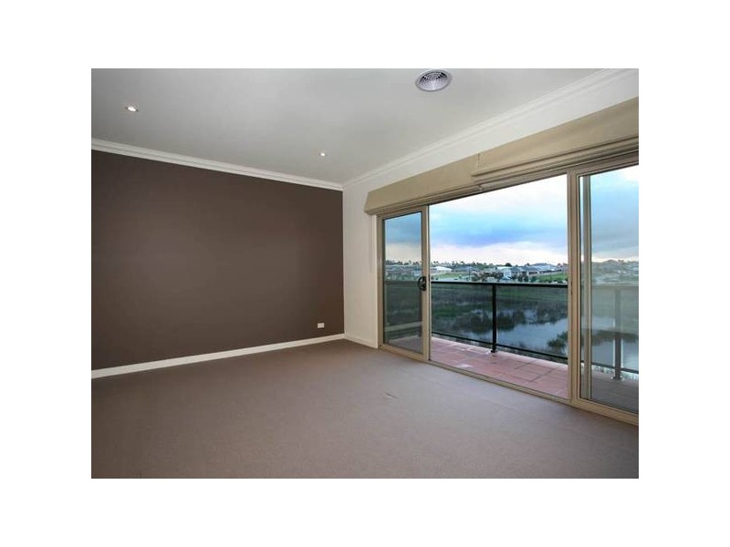 4/25 Canberra Avenue, Berwick VIC 3806