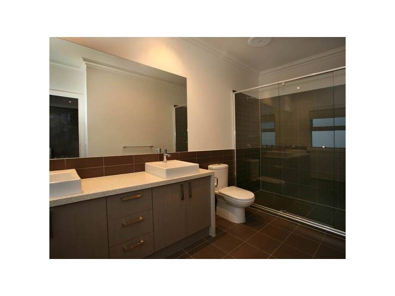 4/25 Canberra Avenue, Berwick VIC 3806