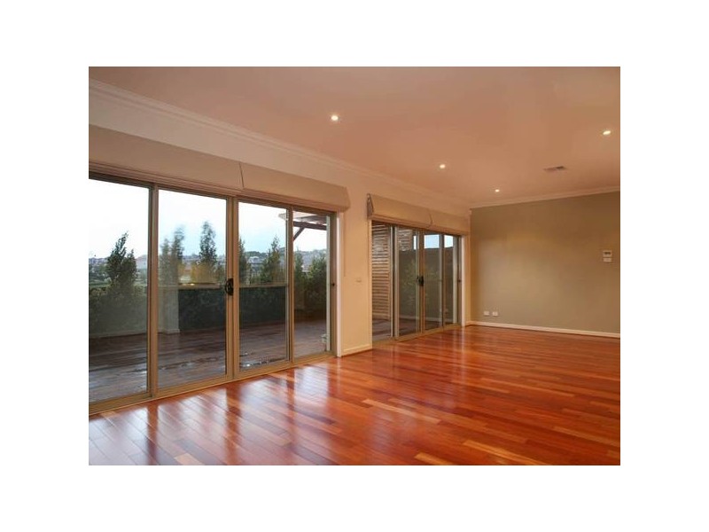 4/25 Canberra Avenue, Berwick VIC 3806