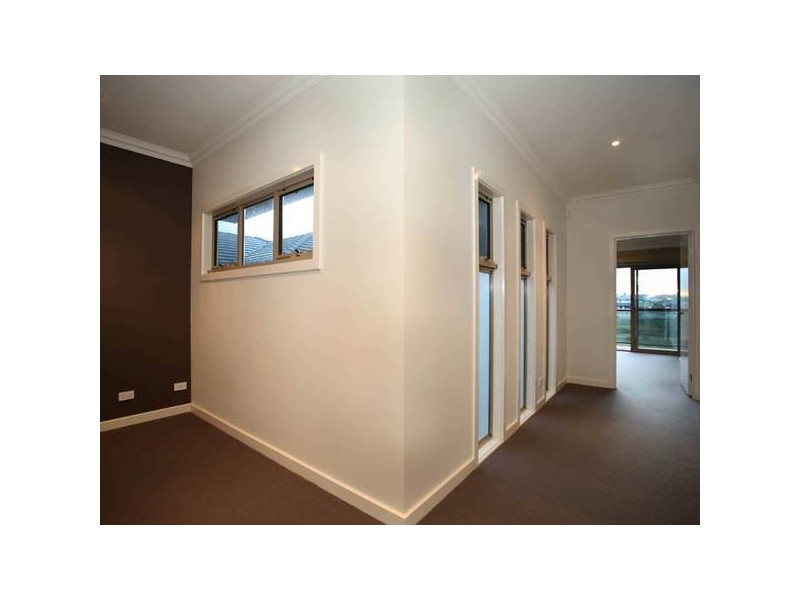 4/25 Canberra Avenue, Berwick VIC 3806