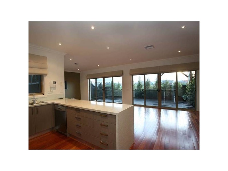 4/25 Canberra Avenue, Berwick VIC 3806