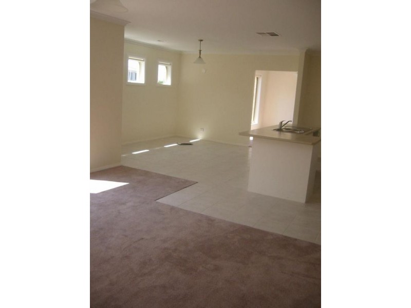 1/3 Maltby Court, Berwick VIC 3806