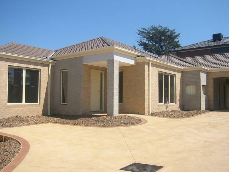 2/3 Maltby Court, Berwick VIC 3806