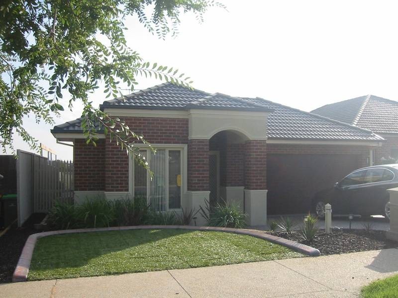 42 MACQUARIE CIRCUIT, Pakenham VIC 3810