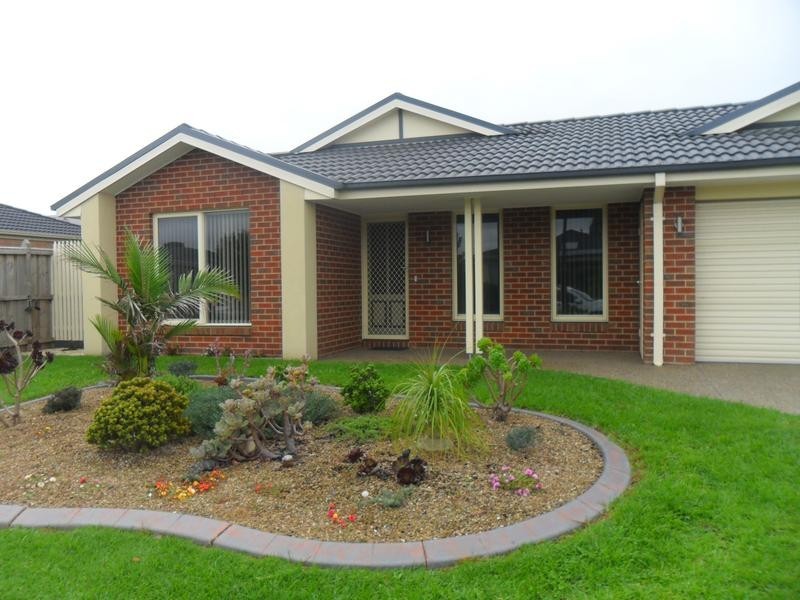 137 Rosebank Drive, Cranbourne North VIC 3977