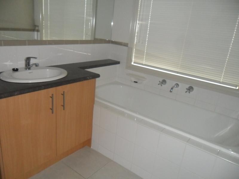 137 Rosebank Drive, Cranbourne North VIC 3977