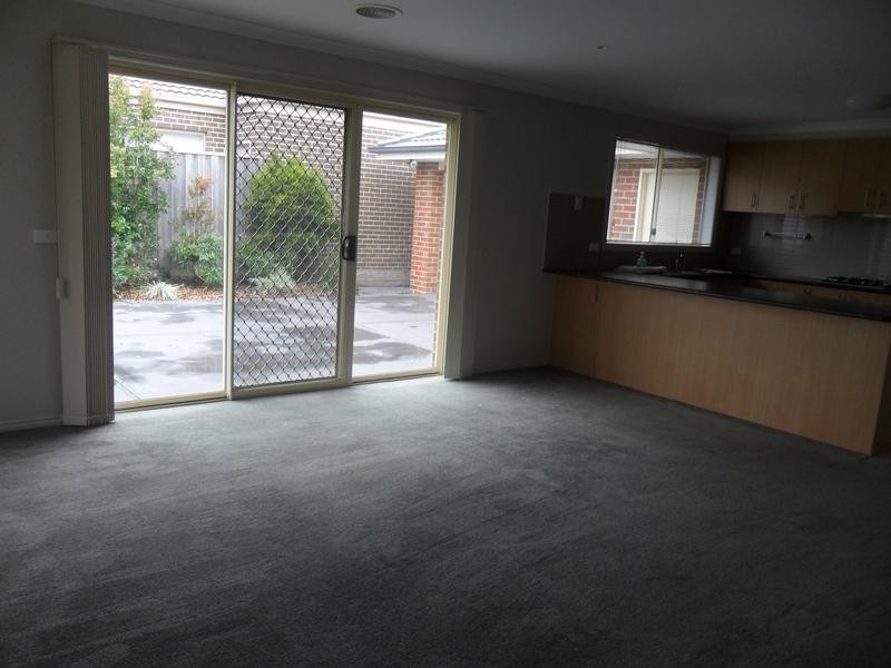 137 Rosebank Drive, Cranbourne North VIC 3977