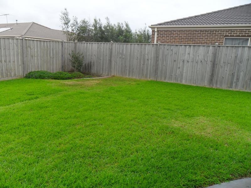 137 Rosebank Drive, Cranbourne North VIC 3977