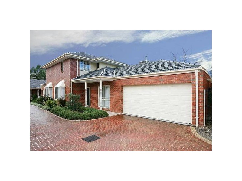 2/56 Gloucester Avenue, Berwick VIC 3806