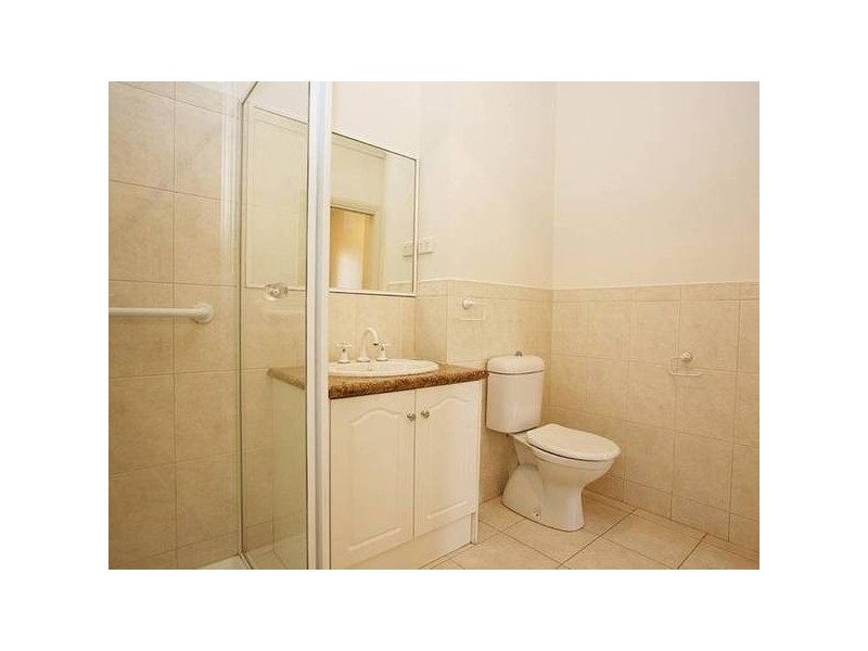 2/56 Gloucester Avenue, Berwick VIC 3806