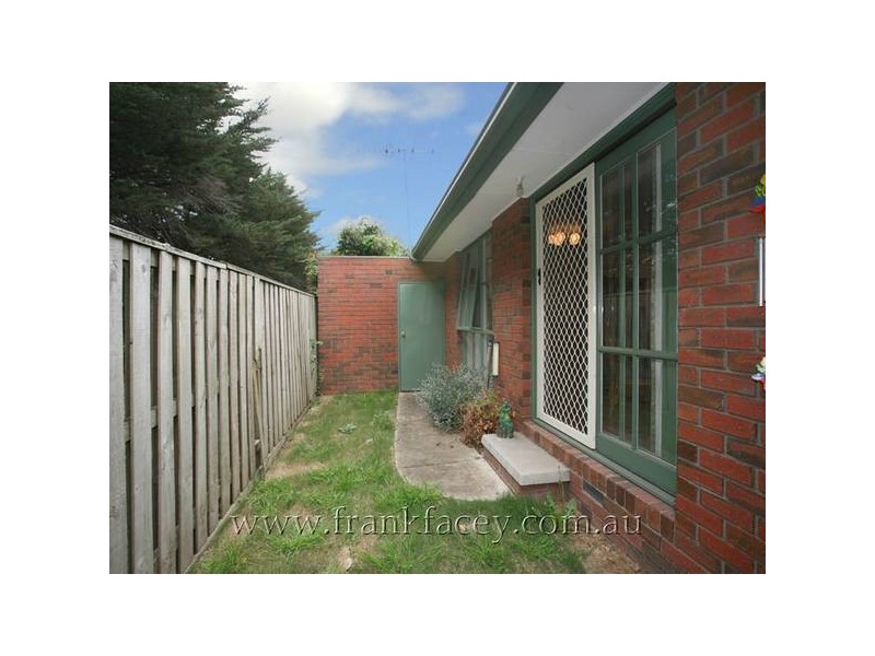 2/42 Van Der Haar Avenue, Berwick VIC 3806