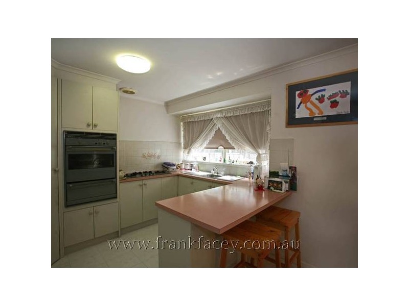 2/42 Van Der Haar Avenue, Berwick VIC 3806