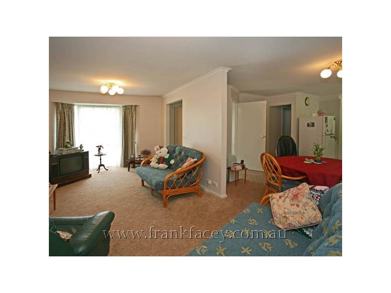 2/42 Van Der Haar Avenue, Berwick VIC 3806