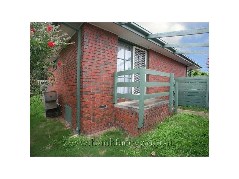 2/42 Van Der Haar Avenue, Berwick VIC 3806