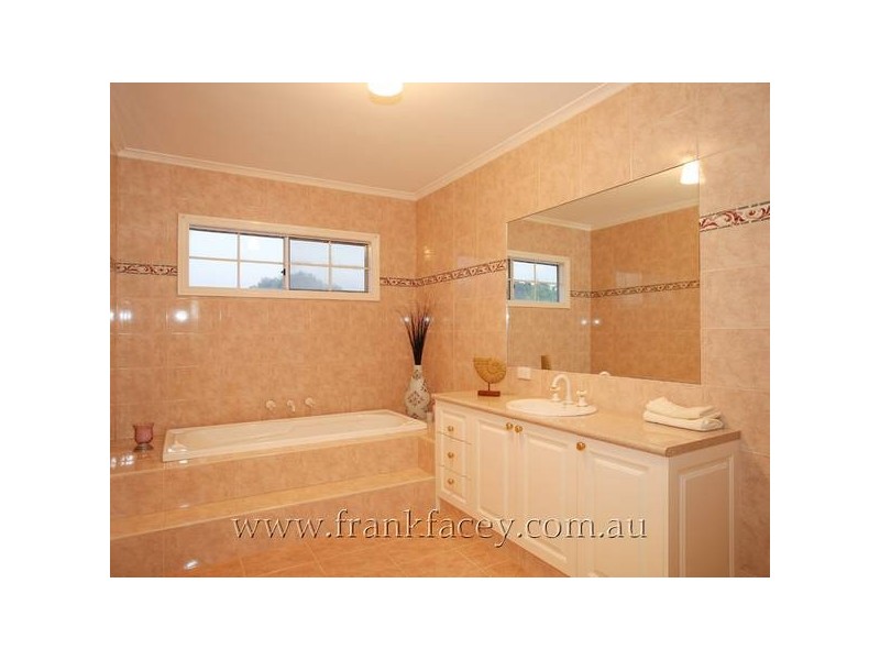 14 Matheson Court, Berwick VIC 3806