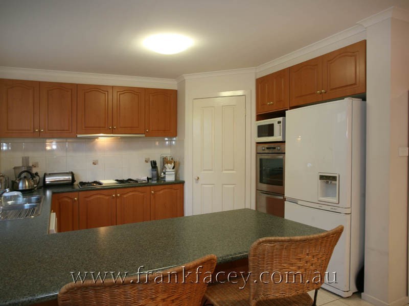 50 Fairholme Boulevard, Berwick VIC 3806