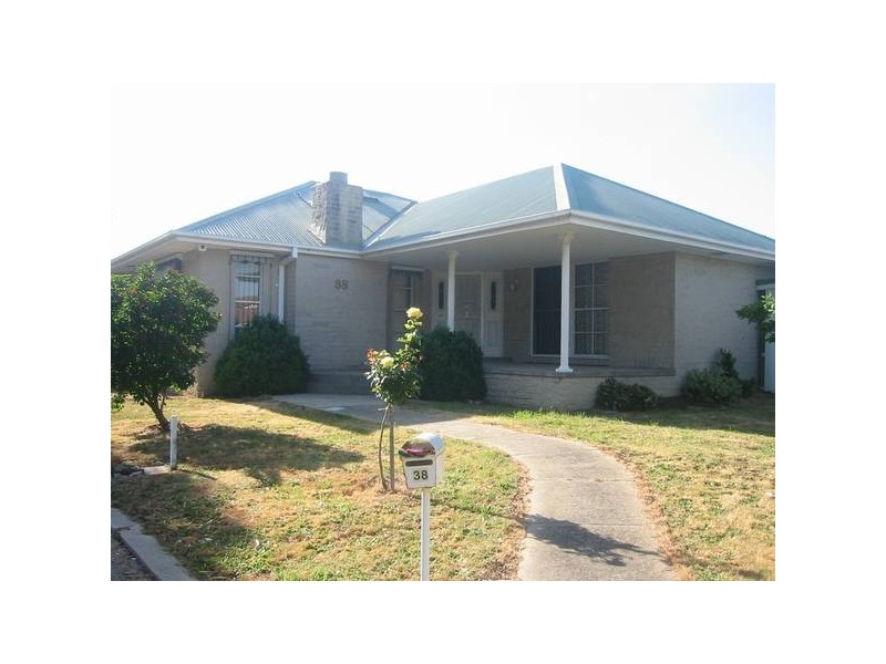 38 County Drive, Berwick VIC 3806