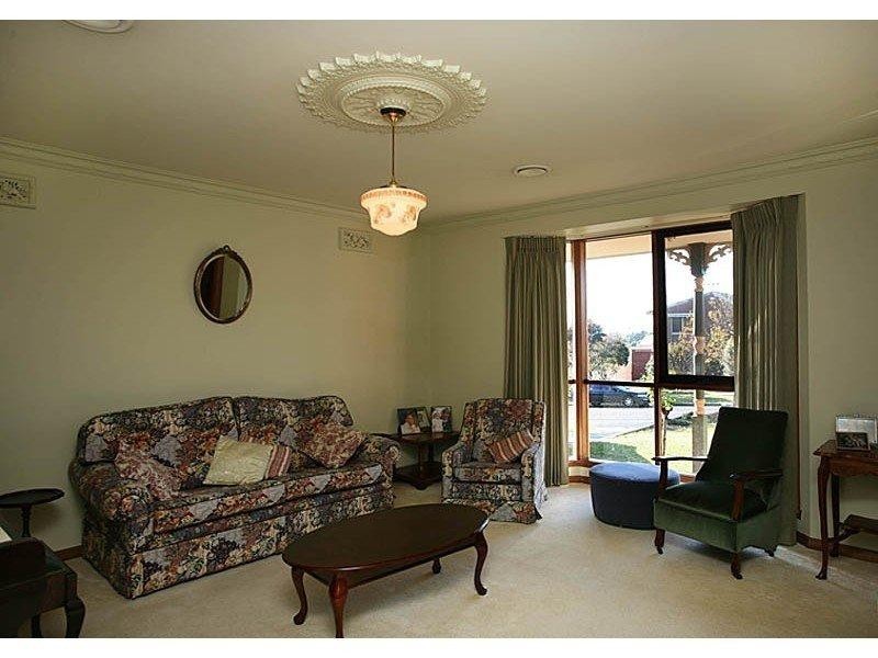 13 Howell Drive, Berwick VIC 3806