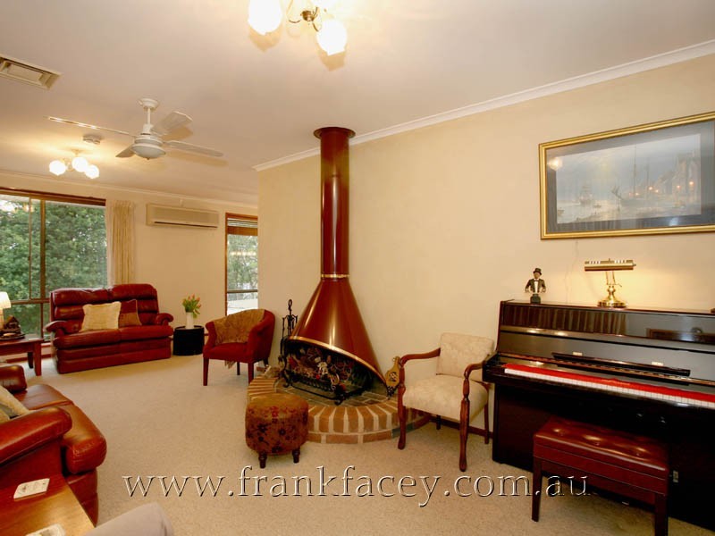 5 Outlook Drive, Berwick VIC 3806