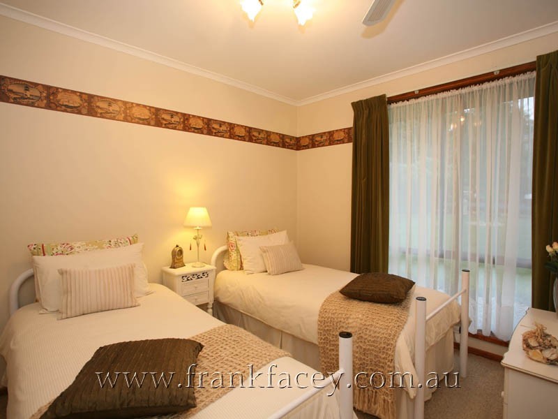 5 Outlook Drive, Berwick VIC 3806