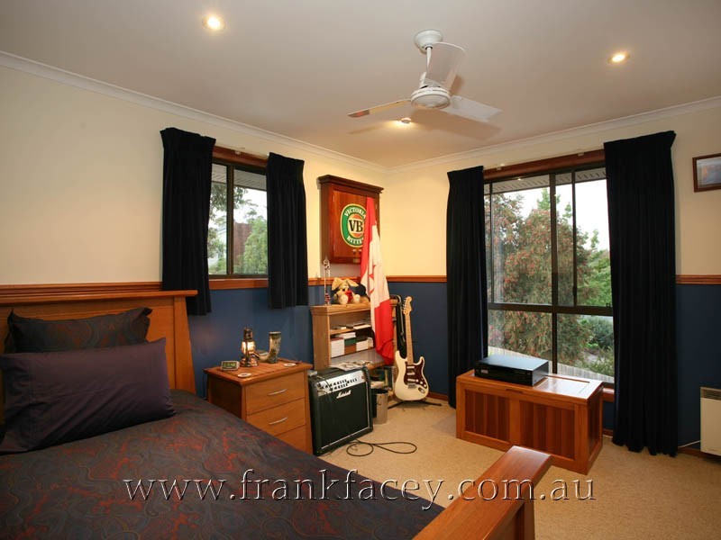 5 Outlook Drive, Berwick VIC 3806