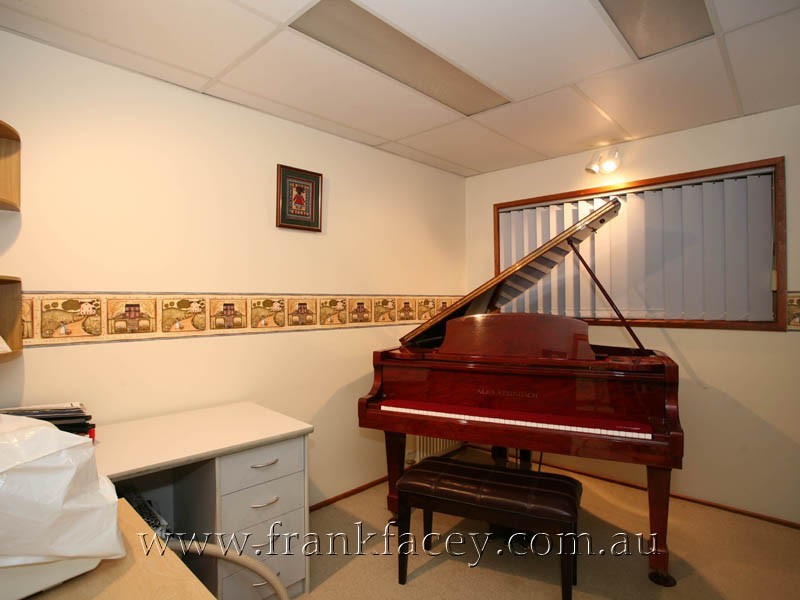 5 Outlook Drive, Berwick VIC 3806