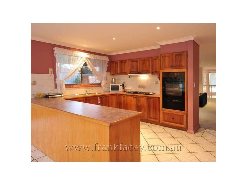 2 Montgomery Court, Narre Warren South VIC 3805