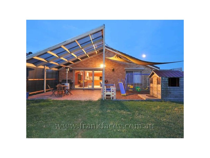 2 Montgomery Court, Narre Warren South VIC 3805