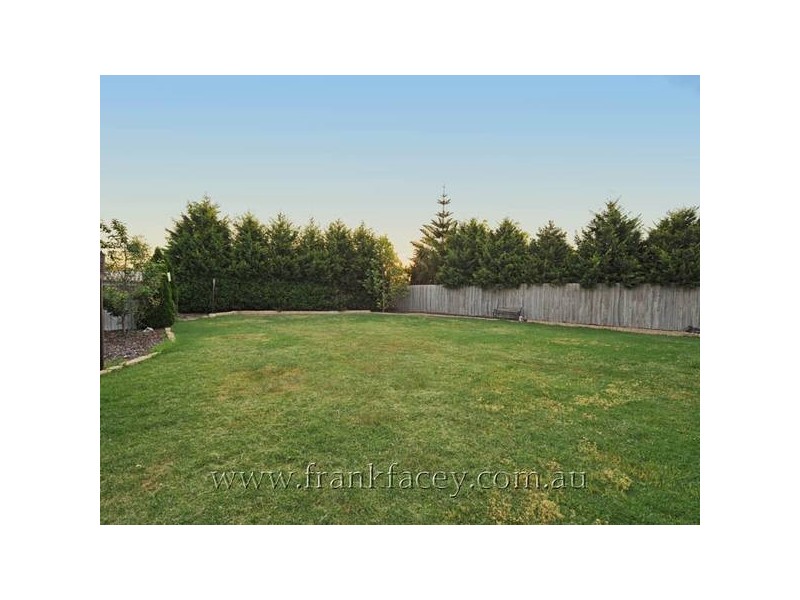 2 Montgomery Court, Narre Warren South VIC 3805