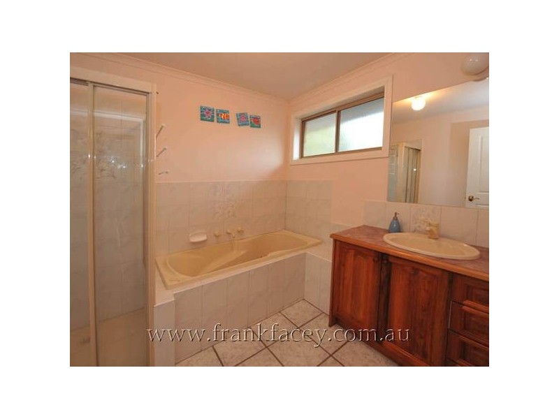 2 Montgomery Court, Narre Warren South VIC 3805