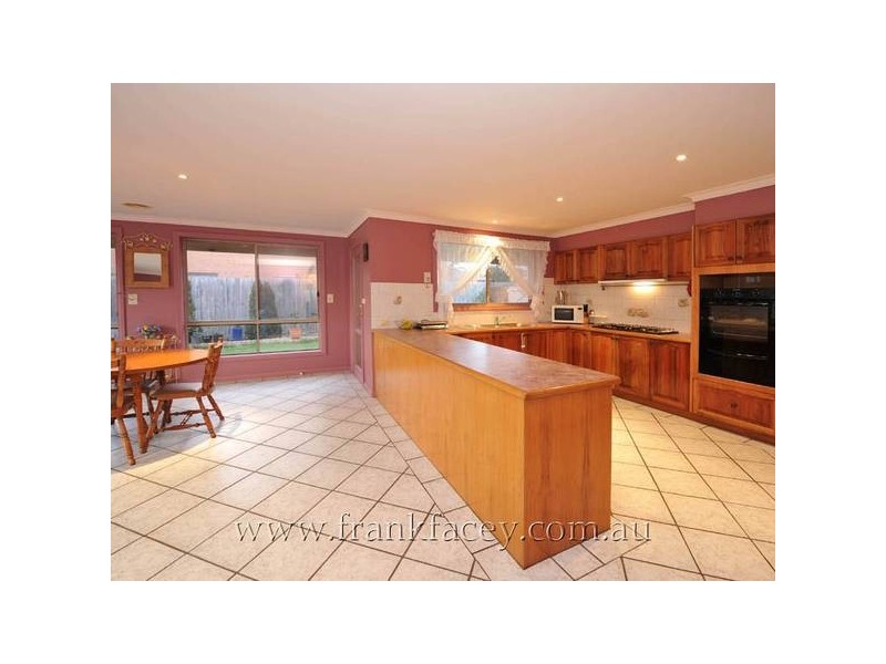 2 Montgomery Court, Narre Warren South VIC 3805