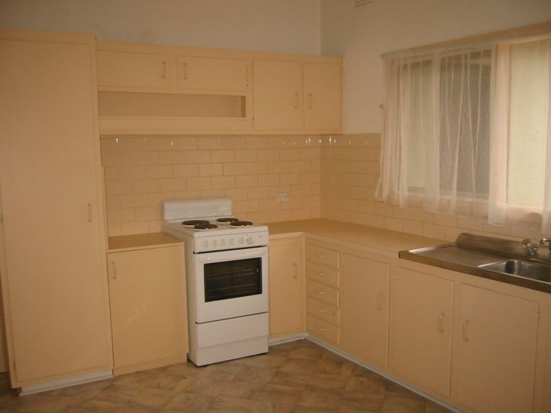 8 Harkaway Road, Berwick VIC 3806