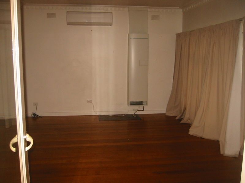 8 Harkaway Road, Berwick VIC 3806