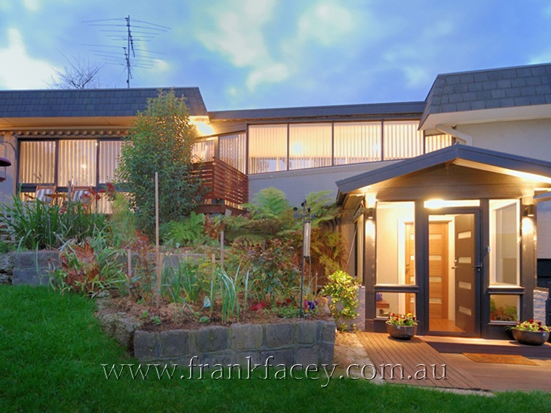 18 Ridge Road, Berwick VIC 3806