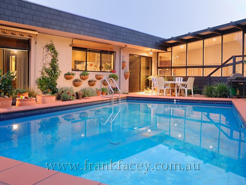 18 Ridge Road, Berwick VIC 3806