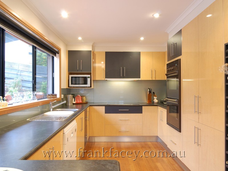 18 Ridge Road, Berwick VIC 3806