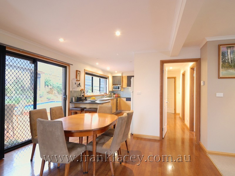 18 Ridge Road, Berwick VIC 3806