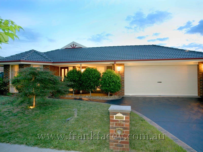15 Riverglen Road, Berwick VIC 3806