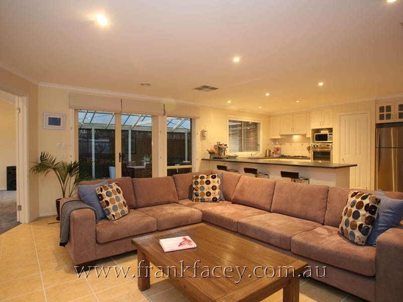 15 Riverglen Road, Berwick VIC 3806