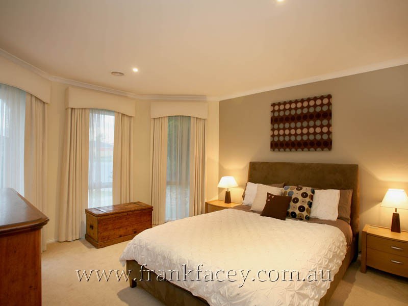 15 Riverglen Road, Berwick VIC 3806