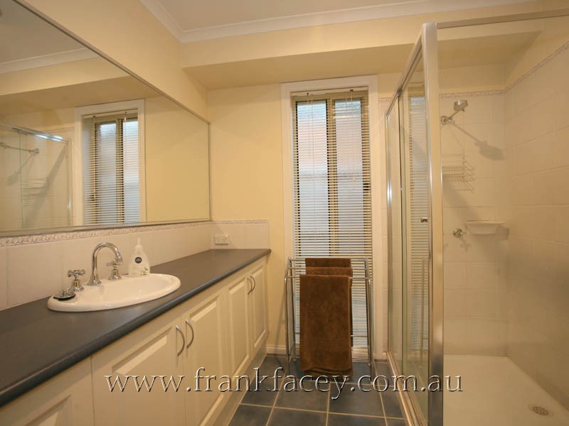 15 Riverglen Road, Berwick VIC 3806