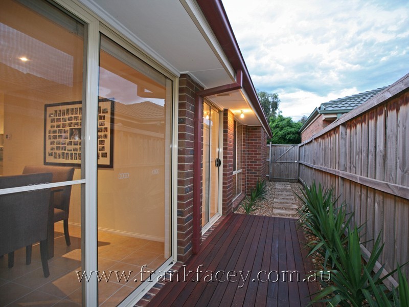 15 Riverglen Road, Berwick VIC 3806