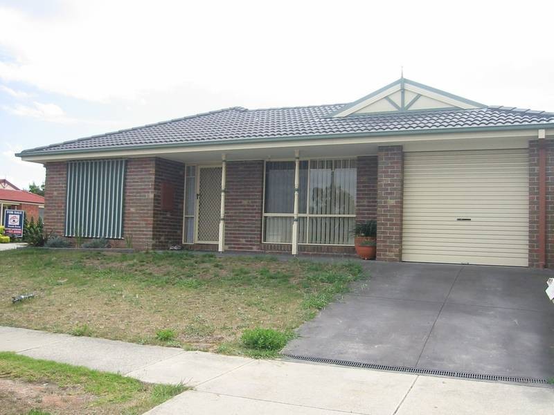2/13 Abercairn Drive, Narre Warren VIC 3805