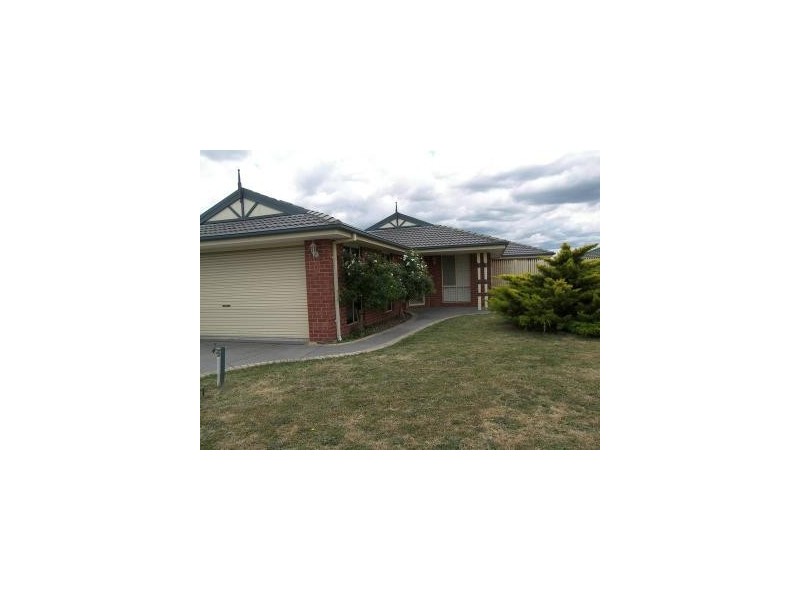 49 Edgbaston Circuit, Berwick VIC 3806