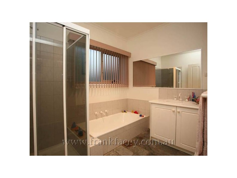 26 Royston Avenue, Berwick VIC 3806